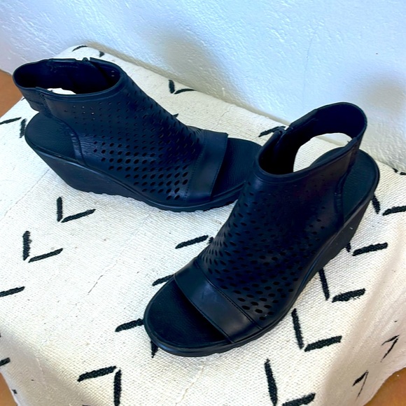 ECCO Freja Perforated Leather Wedge‎ Sandals Ankle Boots Womens 40/9 - Picture 1 of 10